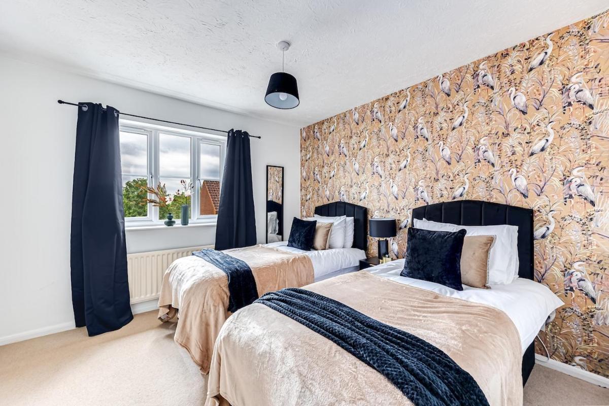 Stylish House - Excellent Location - Driveway Parking, Self-Check-In, Tvs In Bedrooms And Fast Wifi By Yoko Property Milton Keynes Exterior foto